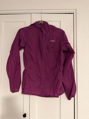 Patagonia Houdini Women's Magenta Hooded Lightweight Jacket
